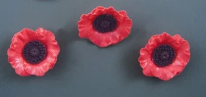 POPPY FLOWER - MEDIUM SIZE- CLOTHING BUTTON - SET OF 3 - Picture 1 of 3