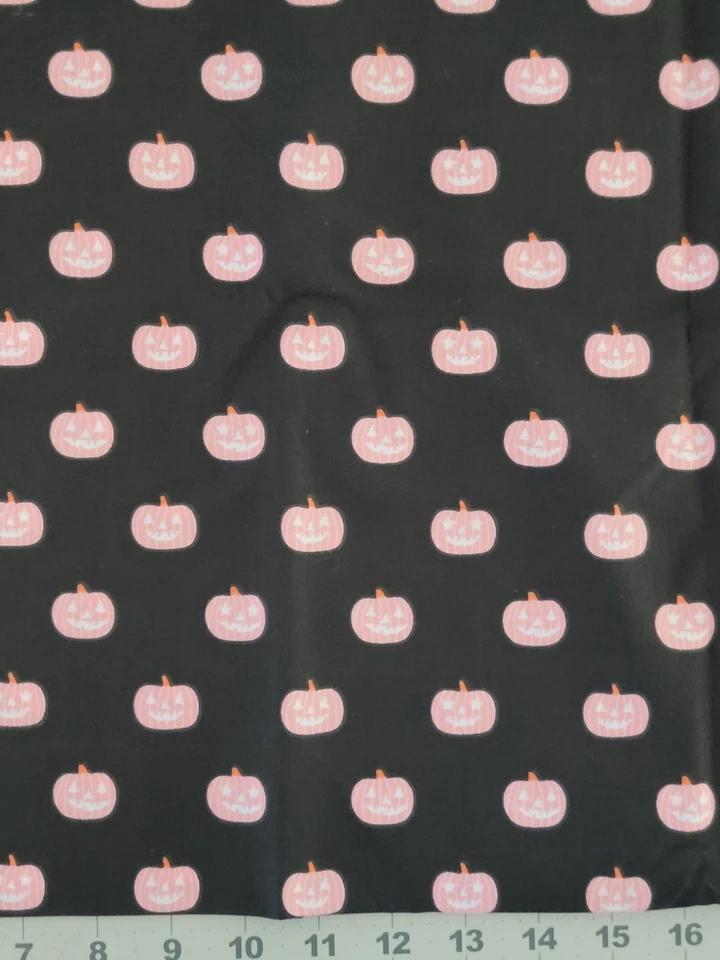 万圣节粉色 Jack O Laterns 黑色棉质面料 2 码 — 第 1/4 张图片
