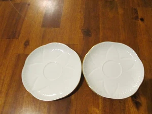 2 PLATILLOS SHELLEY REGENCY BLANCOS 5 3/4" FORMA DELICADA ADORNO DORADO - Imagen 1 de 5