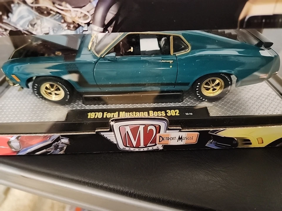 M2 🔥 1970 Mustang BOSS 302 CHASE 1:24 比例,金色装饰,2010 年,🔥 罕见 AQUA 蓝色 — 第 1/4 张图片