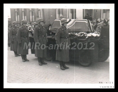 Foto, Nachl.Maj.LW. Horst Wunderlich, funeral del Oblt. en casa, 5026-1202 - Imagen 1 de 2
