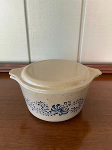 Cazuela redonda vintage Pyrex Homestead de 1 cuarto de galón con tapa - Imagen 1 de 4