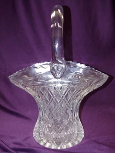 EASTER FENTON CRYSTAL CLEAR PRESSED GLASS BASKET - Picture 1 of 8