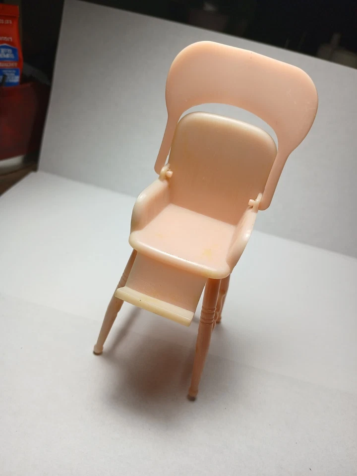 SILLA ALTA VINTAGE RENWAL casa de muñecas bebé guardería/cocina rosa  Foto 1 de 4