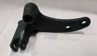 Soporte de montaje de controles delanteros izquierdo negro deslizante ancho Harley Davidson Dyna Foto 1 de 4