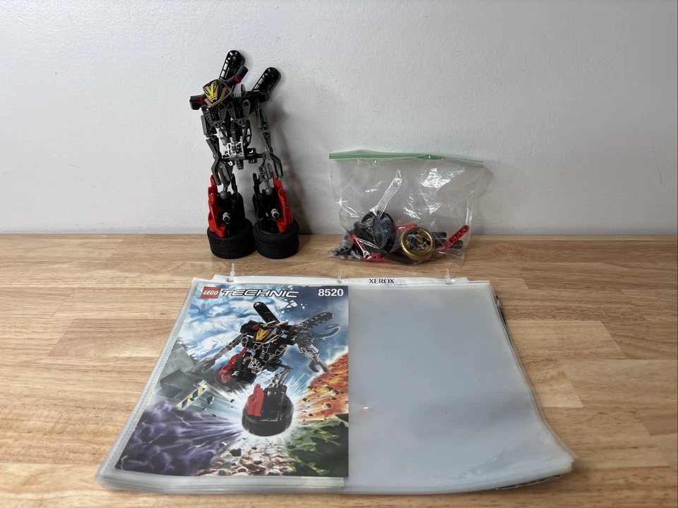 LEGO TECHNIC ThrowBots Slizer : Millennium (8520) Complete W Manual - Image 1 of 4