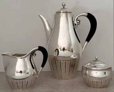 HERMOSO JUEGO DE CAFÉ DE 3 PIEZAS FORJADO A MANO COSMOS ESTERLINA GEORG JENSEN #45 Foto 1 de 4