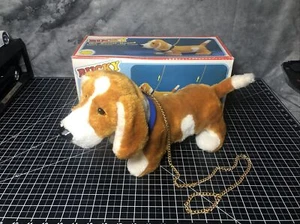 Perro de juguete Bucky The Basset Hound de colección de 15", Iwaya RVT, Corea - Imagen 1 de 12