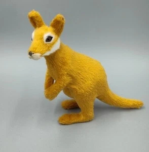 Ornamento canguro peloso  - Foto 1 di 9