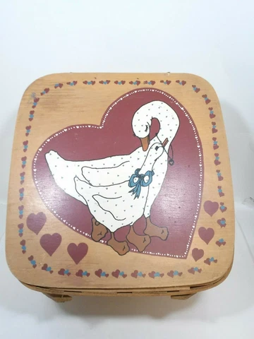 Basketville Putney Vermont Country Geese Painted Top Wood Woven Basket Cover