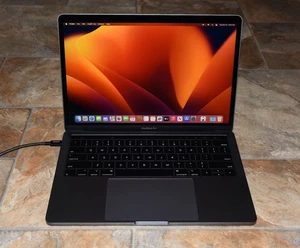 Apple MacBook Pro 13" 2018 4 TB3 porte i5 2,3 GHz 16 GB RAM 250 GB SSD MacOS 13.7.8 - Foto 1 di 13