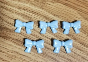 5 Baby Blue Bow Tie Novelty Shank Buttons - Hard Plastic - Picture 1 of 5