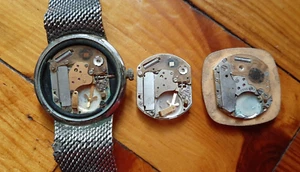 3 Old Soviet quartz mechanisms Luch 2350, 2356 & Polet 2456 USSR For spare parts - Picture 1 of 19