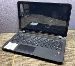 HP 15-F014WM 15.6" / AMD A8 UNKNOWN SPECS / ( No Power Missing Parts 63939 - Afbeelding 1 van 11