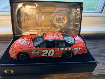 1/24 2005 Tony Stewart #20 Home Depot Nextel Cup Champion Elite - Image 1 of 4