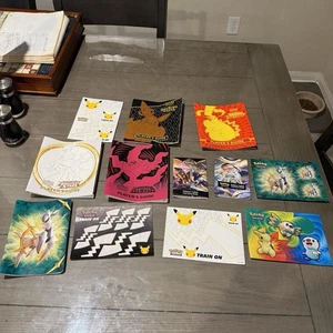 Lote de JCC Pokémon Guía del Jugador, Manuales, Pegatinas, Etc En Buen Estado - Imagen 1 de 2