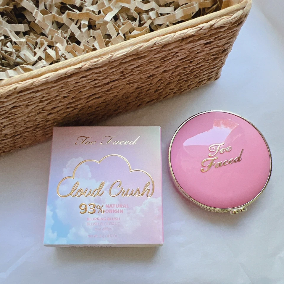 Too Faced Cloud Crush Blurring Blush in Candy Clouds .17 oz /5g New - Image 1 of 2