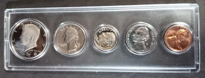 US PROOF 5 COIN SET 50c 25c 10c 5c penny mounted in hard plastic display holder - Image 1 of 4