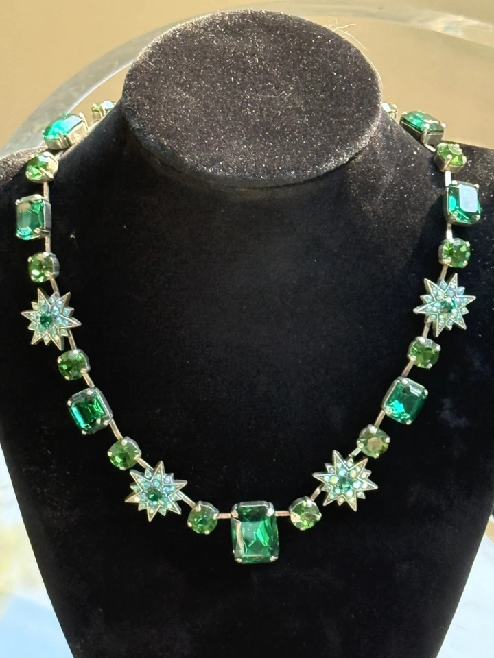 Collar Mariana Cristal Verde Esmeralda Starburst Collar Distintivo Foto 1 de 1