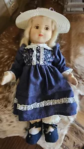 Bambola vintage in feltro pressato 19" di stoffa da collezione - Foto 1 di 13