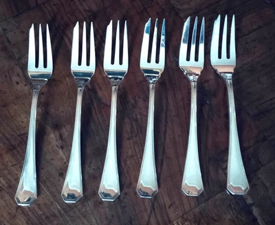 6 forchette dolce , argento 800 , Rino Greggio Padova , peso 118 grammi - Immagine 1 di 4