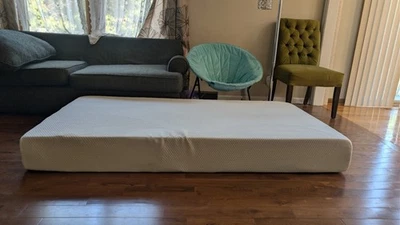 Colchón de espuma viscoelástica ZINUS 8 pulgadas Ultima [nueva versión] tamaño completo, caja abierta Foto 1 de 2