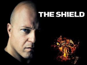 THE SHIELD THE COMPLETE FIRST SEASON VHS BOX SET - Imagen 1 de 12