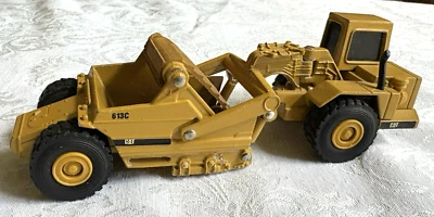 Vintage ERTL CATERPILLAR CAT 613C Elevating Scraper Earth Mover, 1/64 Die cast - Image 1 of 4