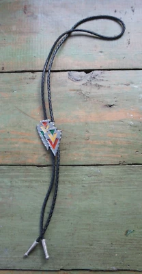 Vintage 1994 SISKIYOU Enamel & Pewter Arrowhead Western Bolo Tie Southwestern - Image 1 of 4