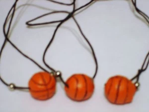 COLLAR BALONCESTO (LOTE DE 8) RESINA. JUGUETES DE CARNAVAL, FAVORES DE FIESTA - Imagen 1 de 2