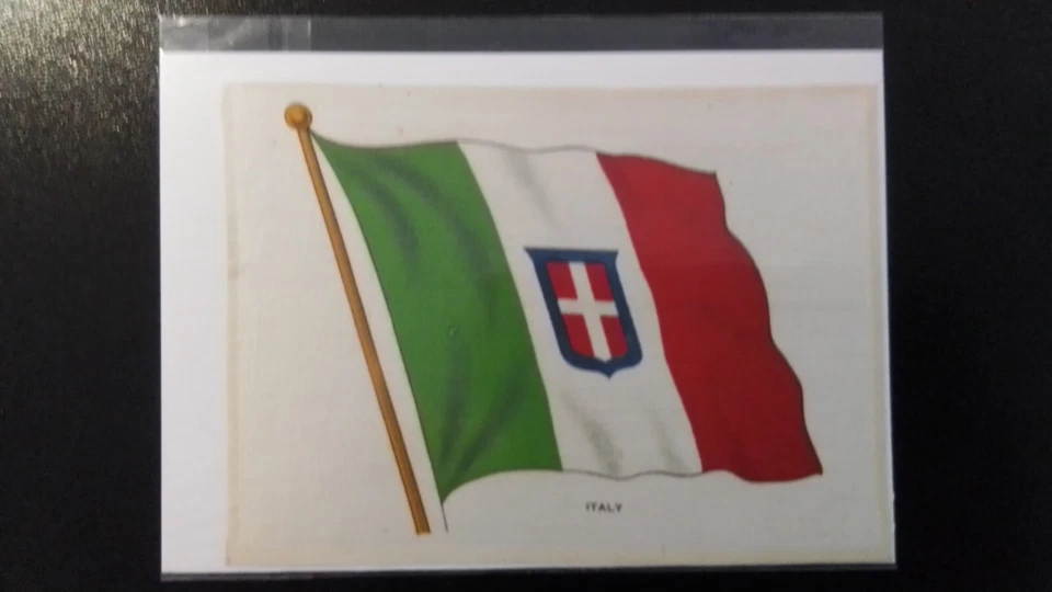 GODFREY PHILLIPS  SILKS.  NATIONAL FLAGS,  ITALY, 163mm X 117mm, LARGE. - Image 1 of 1