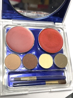ESTEE LAUDER Boise De Rose  LIPSTICK  PALLETE + 4 Eye shadow - Image 1 of 3
