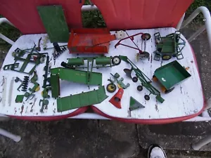 Vintage Metall John Deere Traktor, Anhänger und Anbaugeräte für Teile/Reparatur - Bild 1 von 12