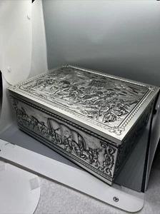 Vintage Rittertruhe Germany Embossed Tin Box Hinged Lid Knights Horses 12"x9"x5" - Picture 1 of 10