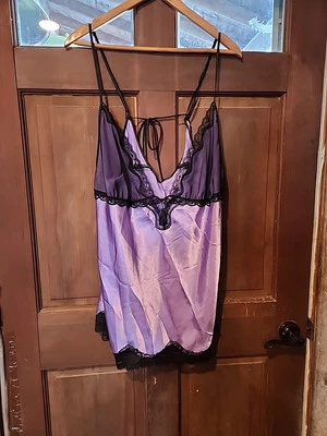 Camisón Intimate Attitudes lavanda y negro talla 3X Foto 1 de 4