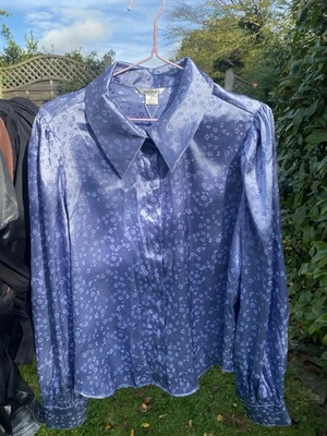 MONKI blue satin shirt - NWT — 第 1/4 张图片