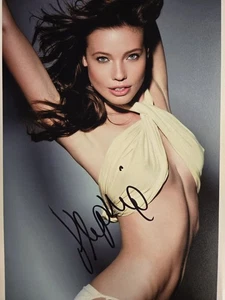 Stephanie Corneliussen Autographed Signed 8x10" Photograph "Legends Of Tomorrow" - Bild 1 von 5