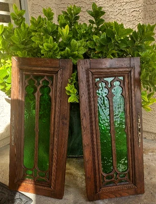 Puertas de cabaña de vidrio verde renacimiento gótico victoriano del siglo XIX Foto 1 de 4
