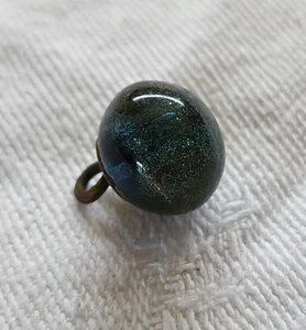 Mini bouton ancien en verre bleu paillette boule pied metal 1,1 cm D18A - Picture 1 of 4