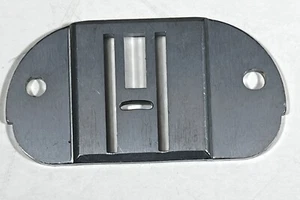 Máquina de coser SINGER elevada Zig Zag aguja de darning placa de garganta 171138 Futura - Imagen 1 de 3