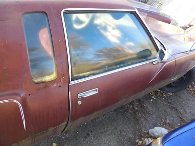Oldsmobile Toronado 1976 puerta derecha ventana cristal usado OEM lado del pasajero Foto 1 de 3