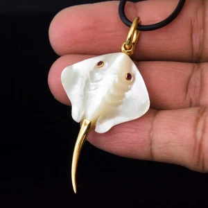 Mother-of-Pearl Stingray Pendant Ruby Eyes Gold Vermeil Sterling Silver 6.09g - Picture 1 of 14