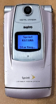 Celular flip muito raro Sanyo Katana SCP-6600 - Rosa e prata (Sprint) - Imagem 1 de 4