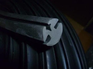 Scheibengummi Fenstergummi Gummi mit Keder NEU Oldtimer für ältere DDR KFZ IFA  - Bild 1 von 4