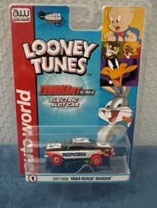 AUTO WORLD Daffy Duck 1963 Buick Riviera HO Wagen SC363-1 - Bild 1 von 1