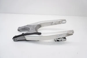 CRF250R CRF450R Swingarm OEM Rear Swing Arm 52200-MKE-AA0 Honda CRF250 CRF450 #2 - Foto 1 di 16