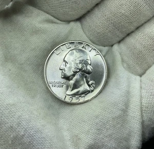 1957 D Washington Quarter 25c US Coin 90% Silver Denver Mint GEM BU J241 - Picture 1 of 2