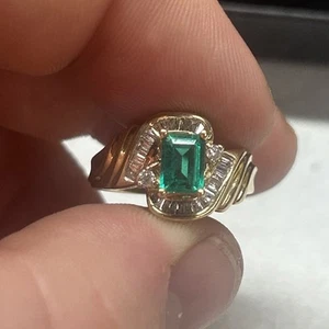 Anillo Esmeralda Baguette Diamante Oro Amarillo 14k Talla 7 Magic Glo - Imagen 1 de 3