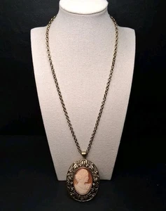 AMEDEO Hand Carved Shell Cameo Lady Necklace Pendant Statement. 15.379 - Picture 1 of 7