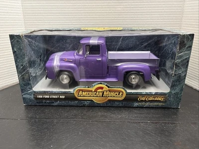 Camión diecast Ford Street Rod 1956 American Muscle púrpura escala 1/18 nuevo en caja Foto 1 de 4